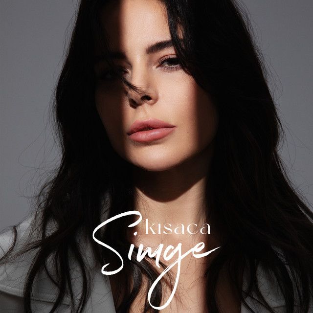 متن آهنگ Kısaca از Simge