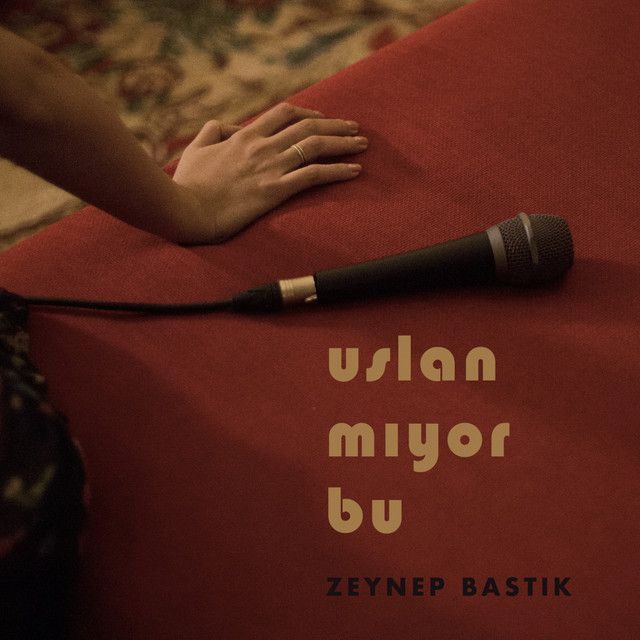 متن آهنگ Uslanmıyor Bu از Zeynep Bastık کاور آهنگ Uslanmıyor Bu از Zeynep Bastık