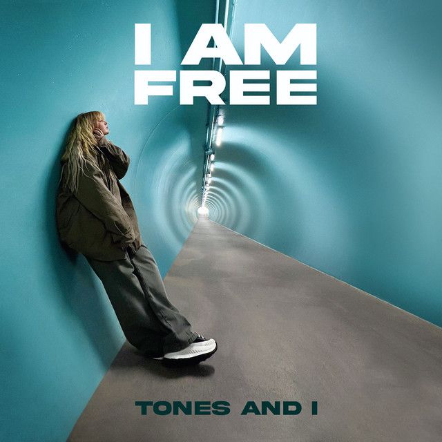 کاور آهنگ I Am Free از Tones And I