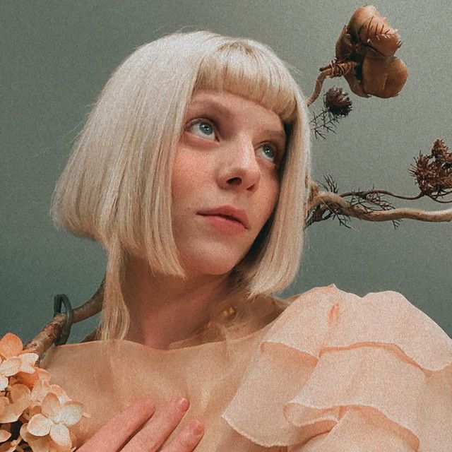 متن آهنگ The Woman I Am - Acoustic از AURORA