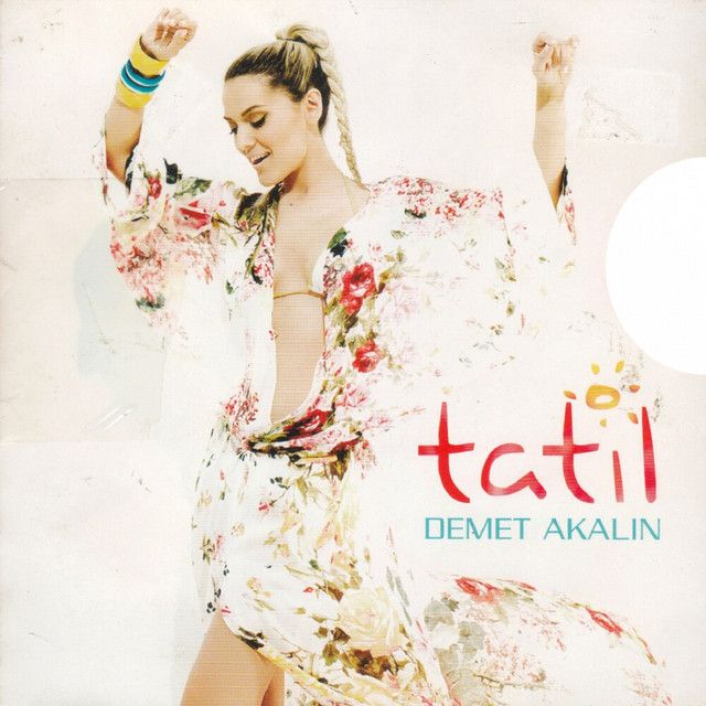 کاور آهنگ Tatil (Remix) از Demet Akalın