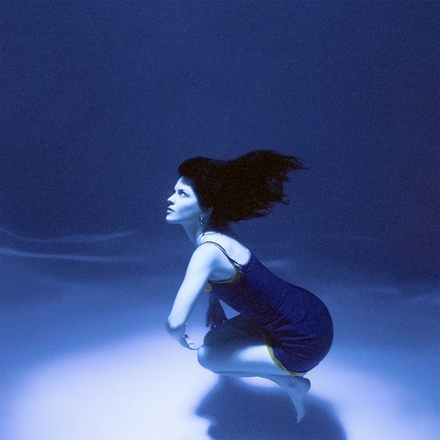 متن آهنگ Lejos de Ti از The Marías