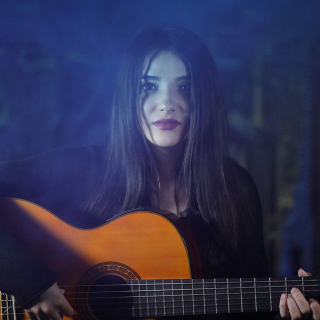 کاور آهنگ Zifiri از Nahide Babashlı